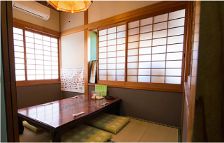 朝日寿司の個室2。接待などの大事な話でも使える完全個室もございます。