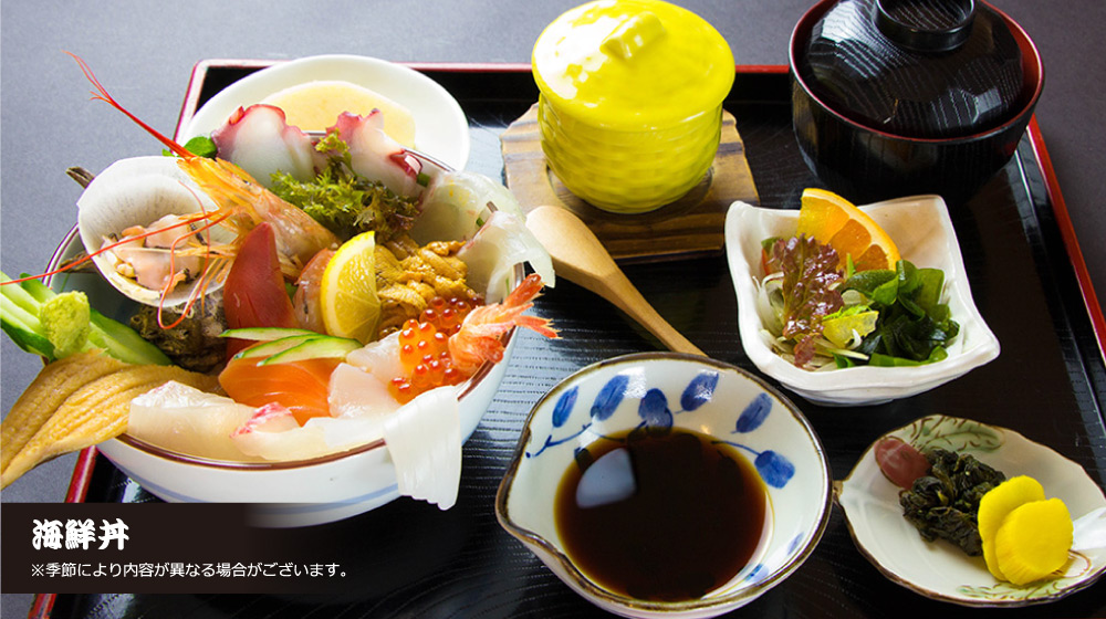 エビ・ウニ・サザエに各種刺身など、糸島の海を凝縮したような器から溢れんばかりの贅沢海鮮丼。雑誌にも掲載されました！